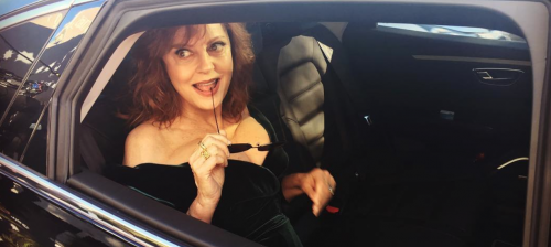 De borsten van Susan Sarandon zijn de sterren van Cannes
