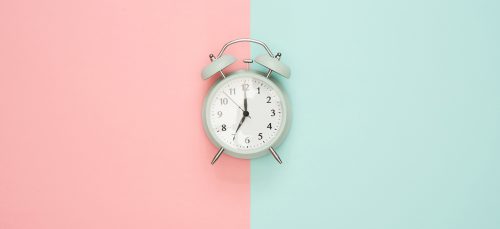 Vaak vlak voor de wekker wakker worden, dit is de why!